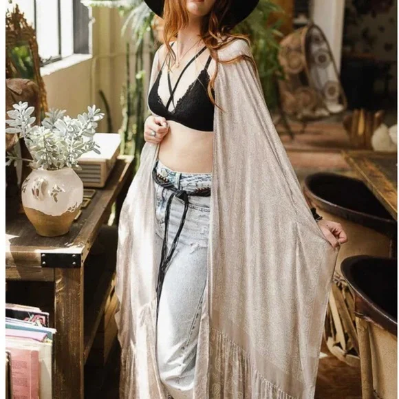 125. LAST 1! Stunning Maxi Long Flowy Prairie Oversized Bohemian Paisley Kimono - Picture 2 of 6
